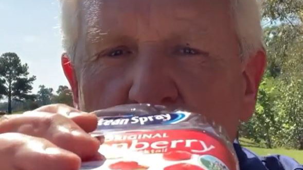 Golf fans reacts to PGA Champions Tour Dreams Challenge video